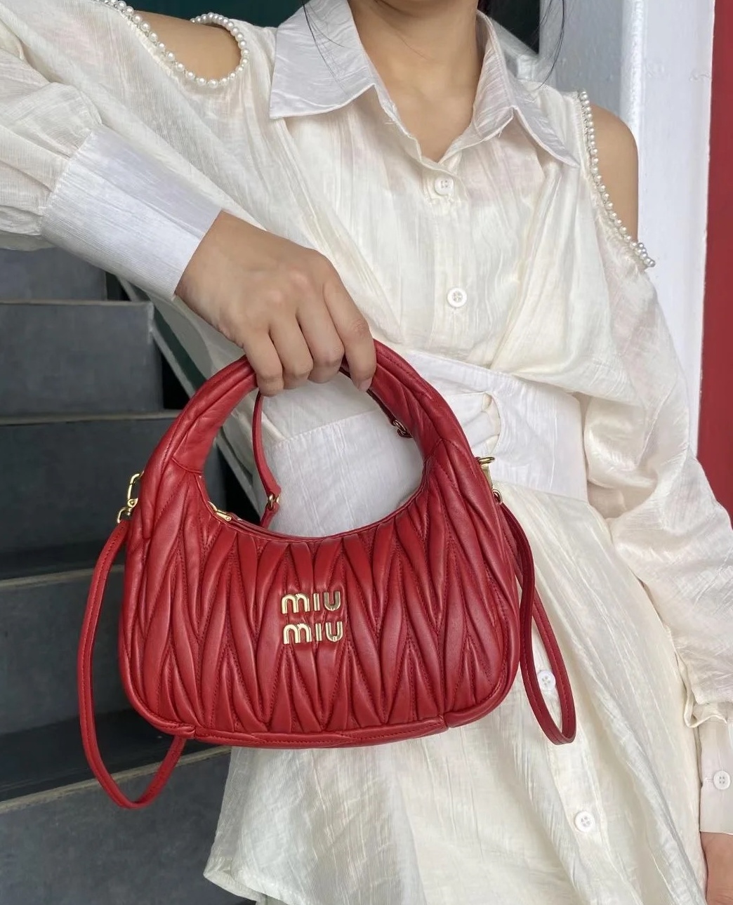 미우미우 완더 마테라쎄 나파 가죽 호보 백