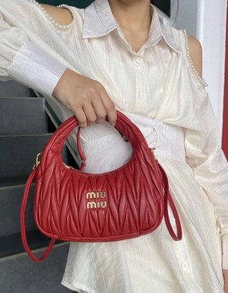 미우미우 완더 마테라쎄 나파 가죽 호보 백