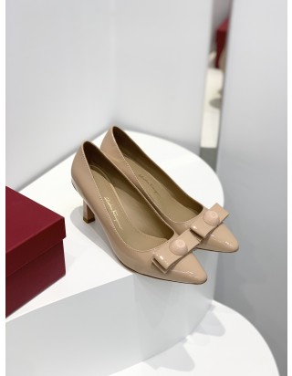 페라가모 KATRIN 바라리본 페이턴트 레더 펌프스