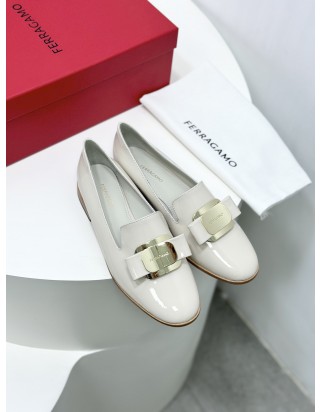 페라가모 뉴바라 플레이트 로퍼