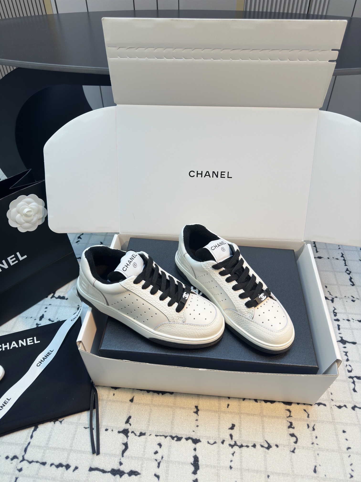 샤넬 뉴바스켓 스니커즈
