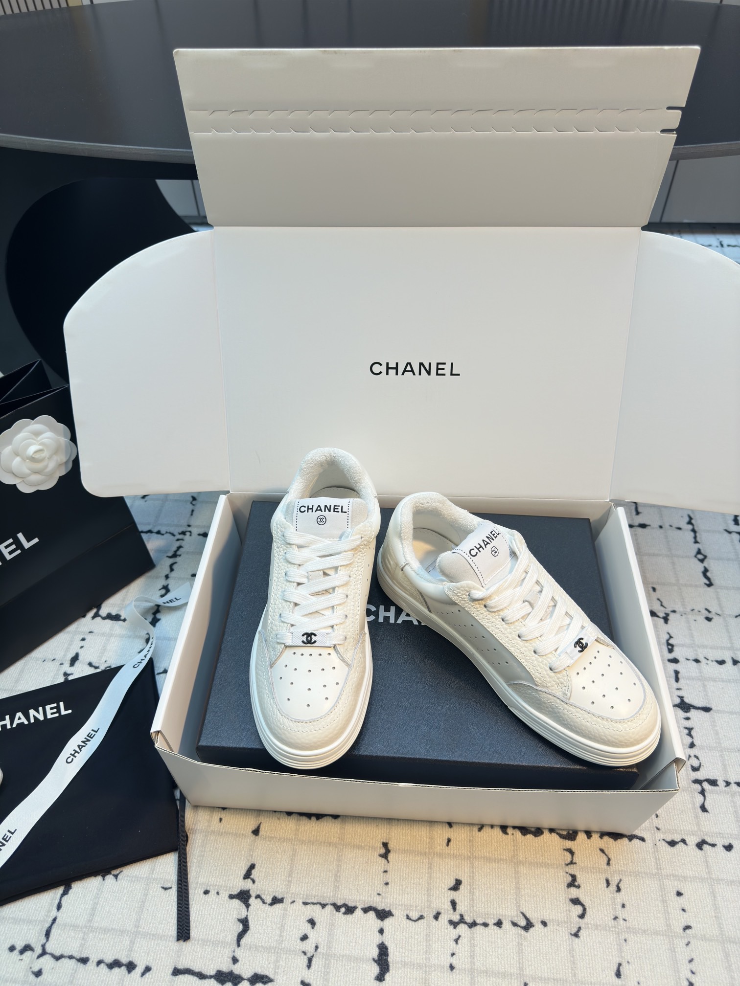 샤넬 뉴바스켓 스니커즈