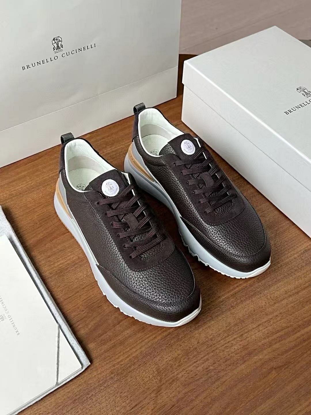 브루넬로쿠치넬리 스니커즈