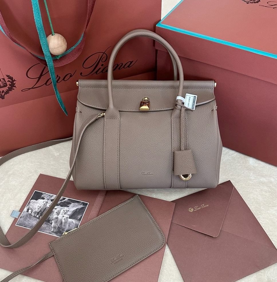 로로피아나 룸백 L25