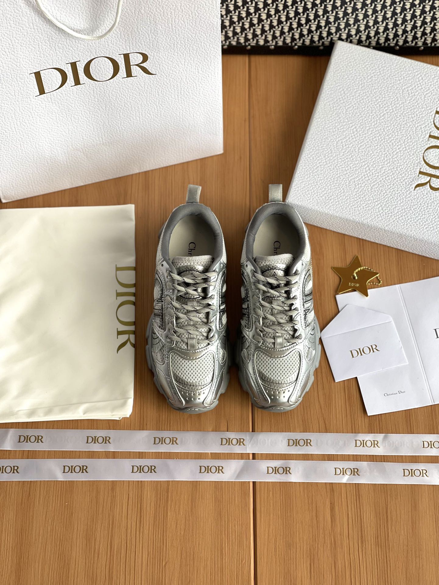 디올 크로노 스니커즈