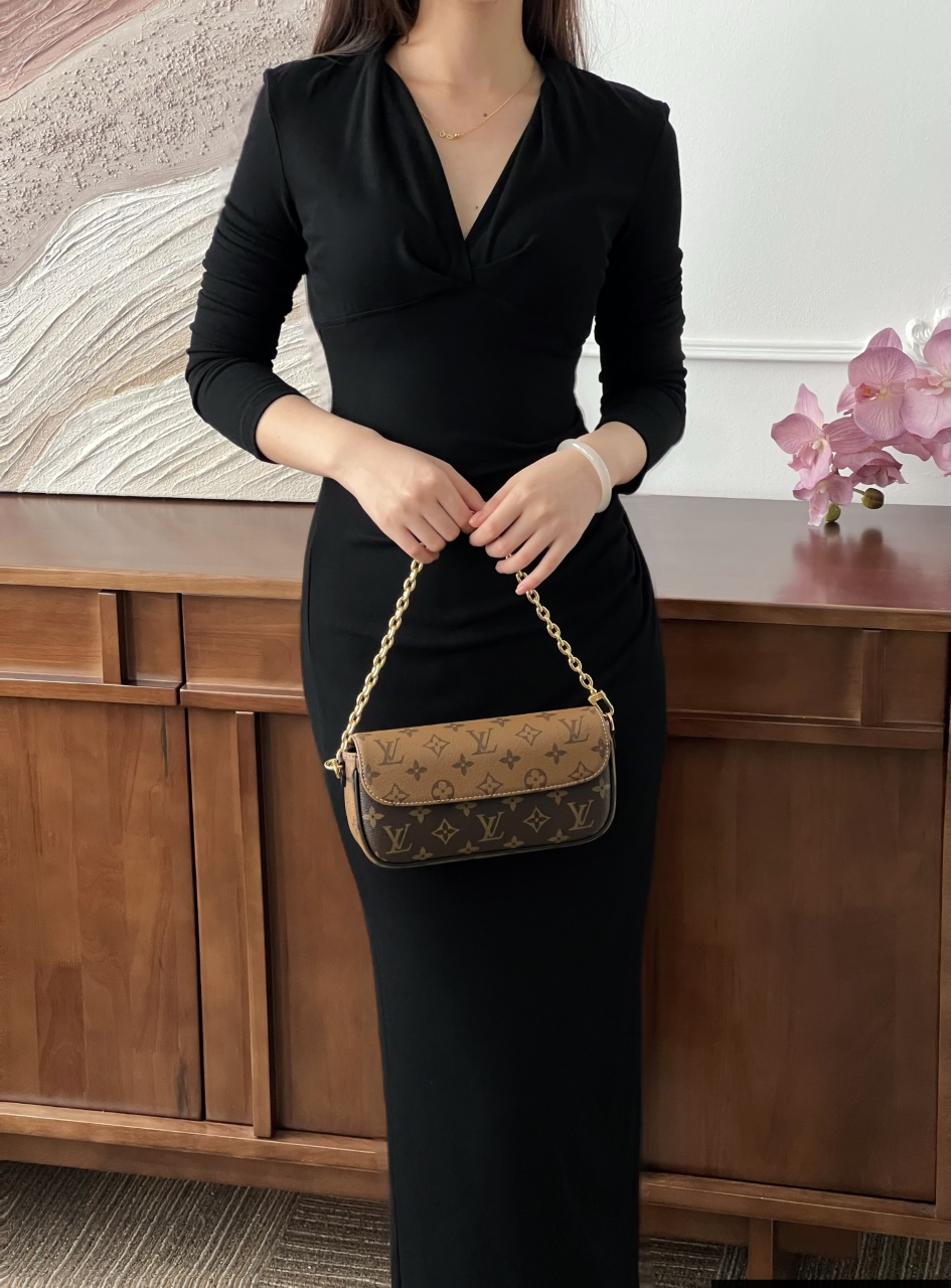 루이비통 윌릿 온 체인 아이비