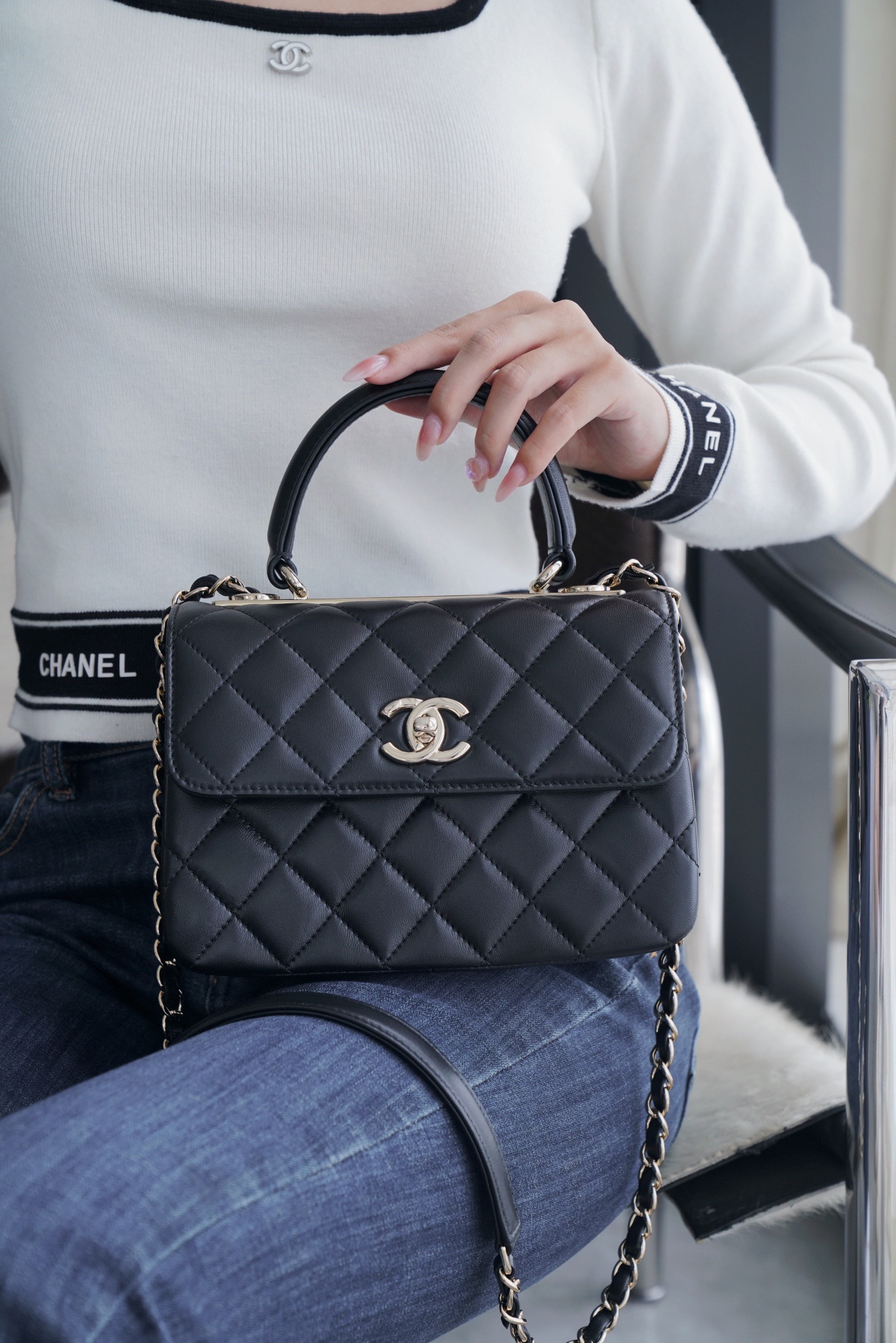 샤넬 트렌디 CC 탑핸들 뉴미니 백