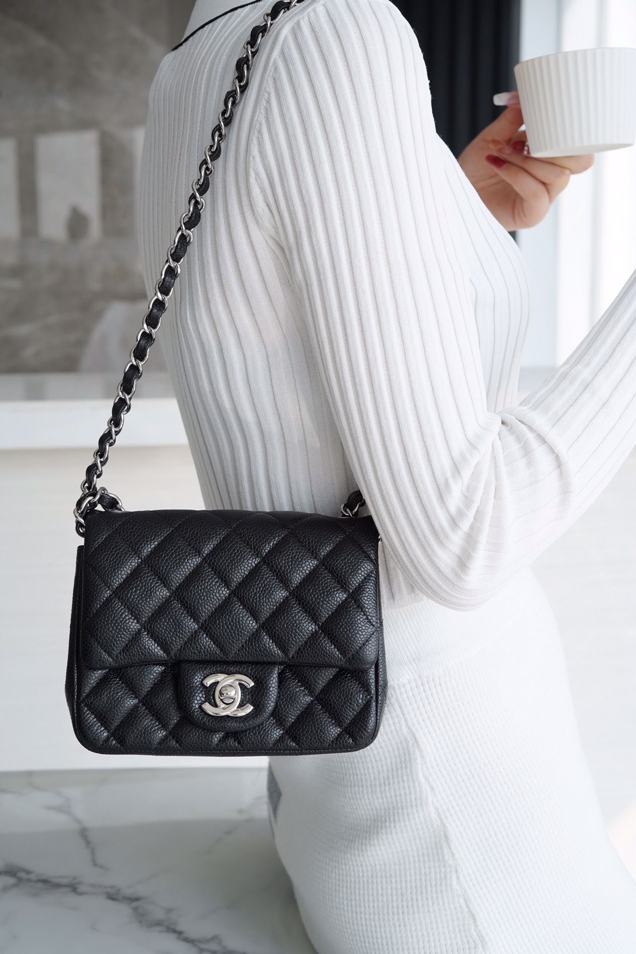 샤넬 쁘띠삭 플랩백