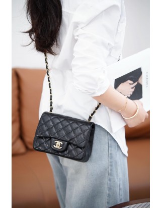 샤넬 클래식 플랩백 쁘띠삭 블랙금장