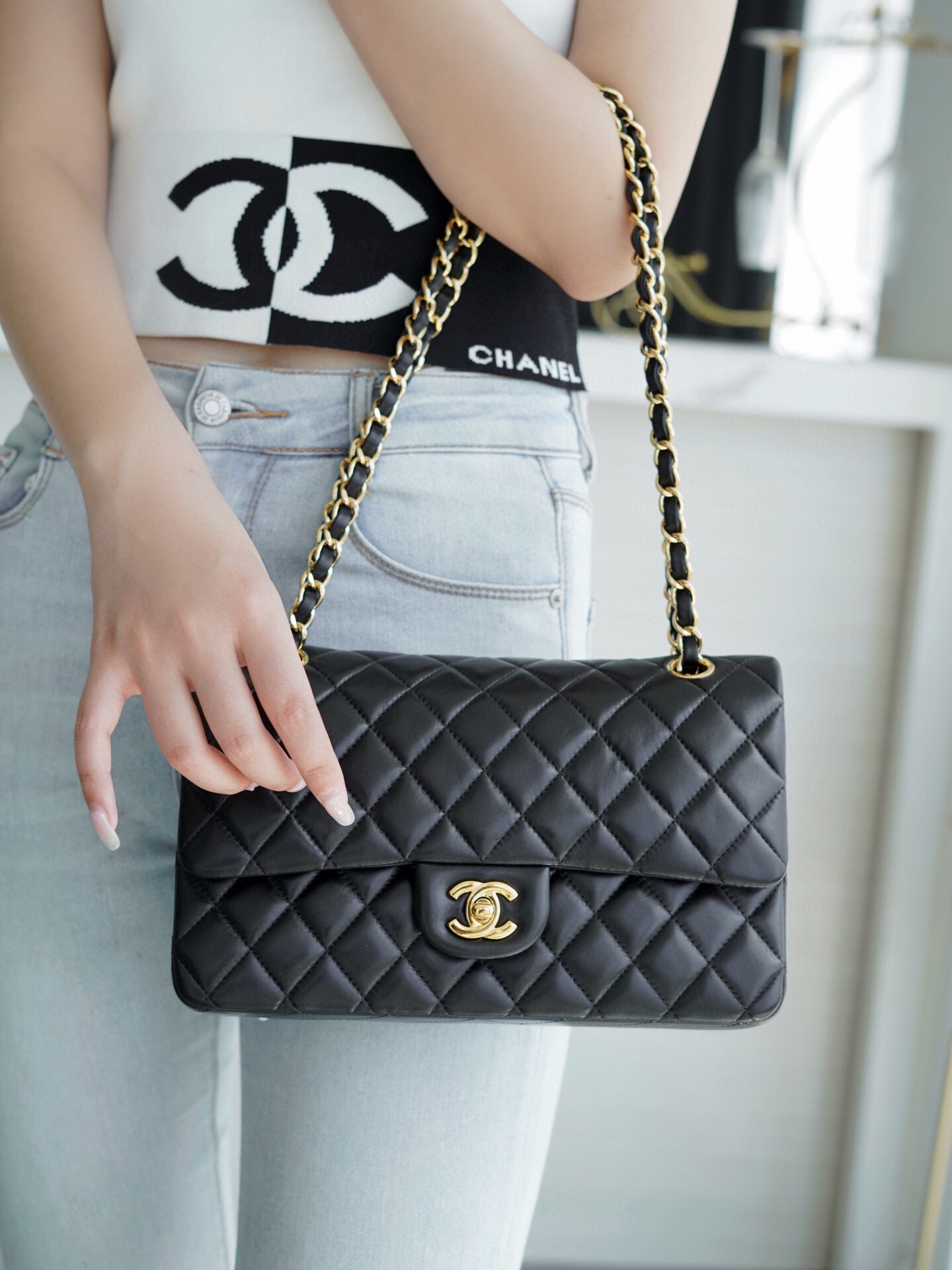 샤넬 클래식 미디움 플랩백 블랙금장