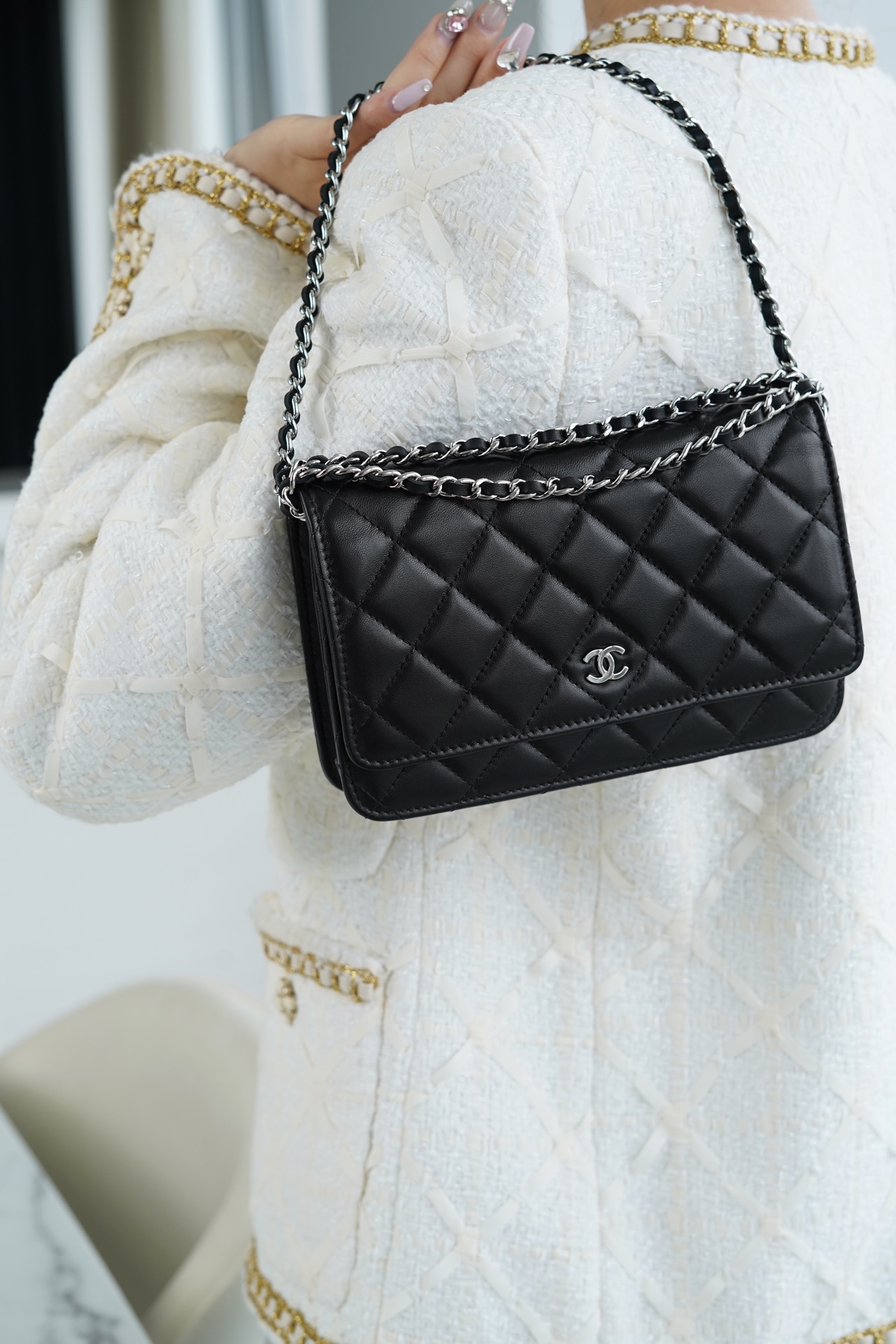 샤넬 클래식 WOC 램스킨 은장