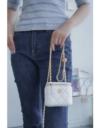 샤넬 골드볼 스퀘어 미니 베니티 백