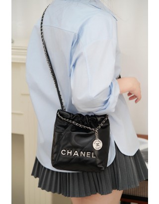 샤넬 22 미니 핸드백 블랙 은장