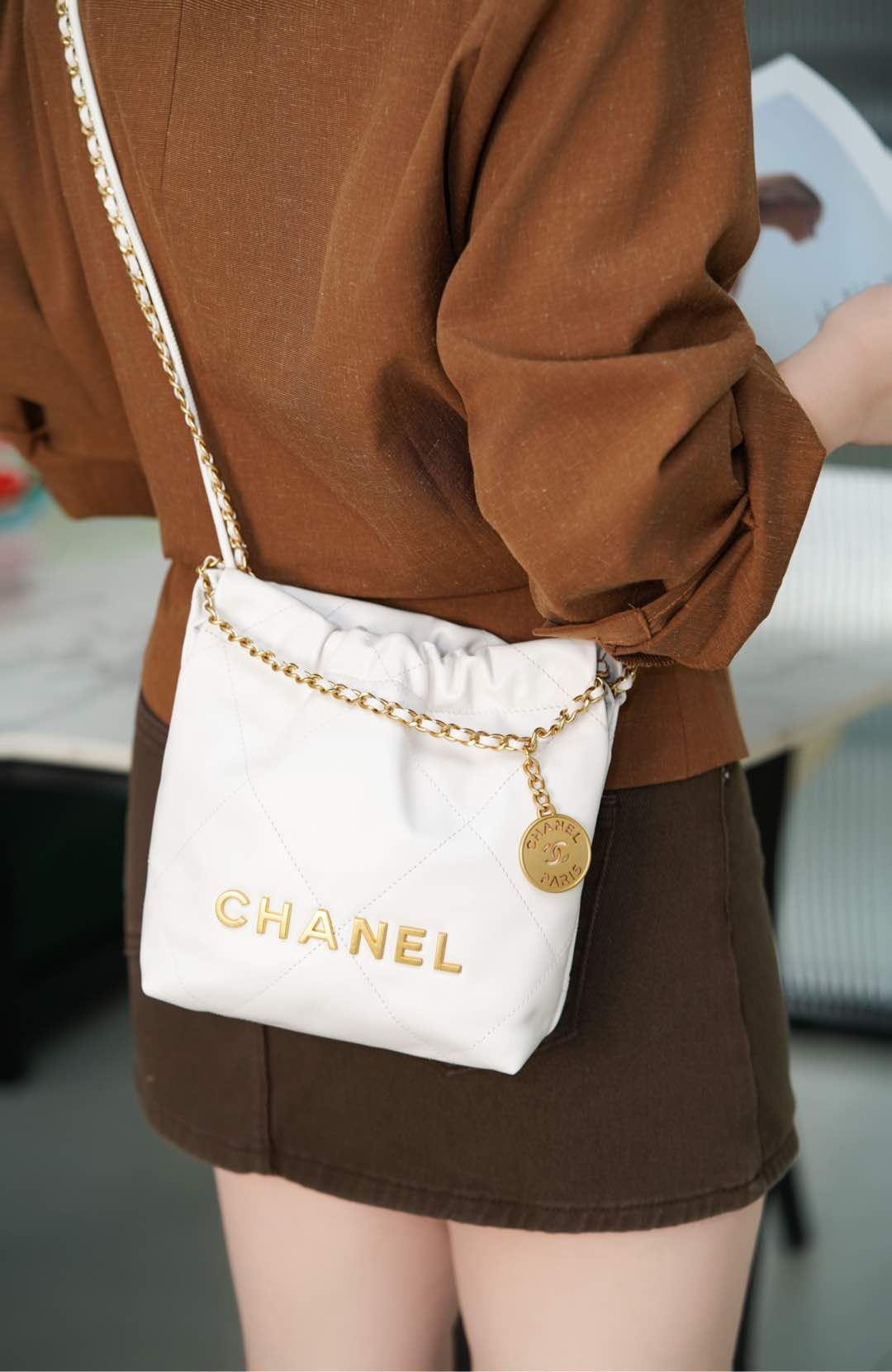 샤넬 23 미니 핸드백 화이트 금장