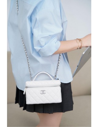 샤넬 23B 체인 코스메틱 케이스