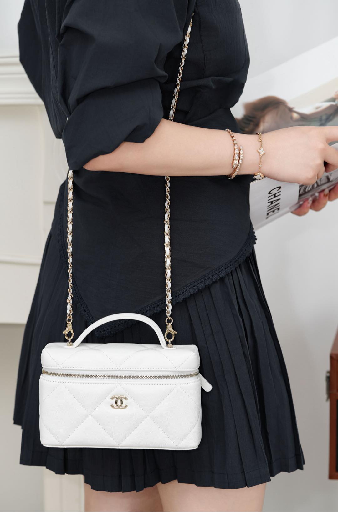 샤넬 탑 핸들 슬림 베니티 케이스