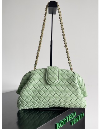 보테가 베네타 인트래치아토 레더 클러치 미디움