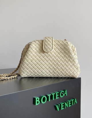 보테가 베네타 인트래치아토 레더 클러치 스몰