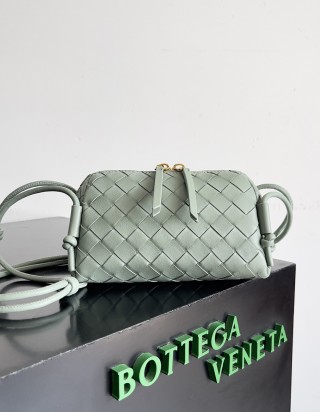 보테가 베네타 콘서트 파우치