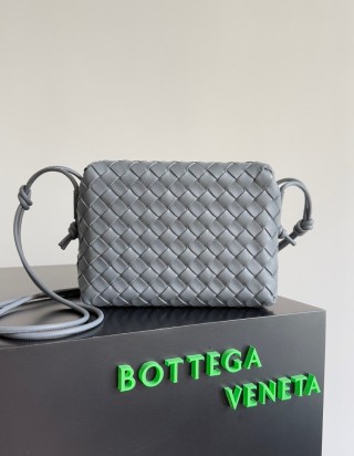 보테가 베네타 스몰 루프 백