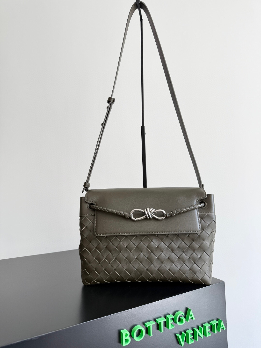 보테가 베네타 안디아모 스몰 메신저 백