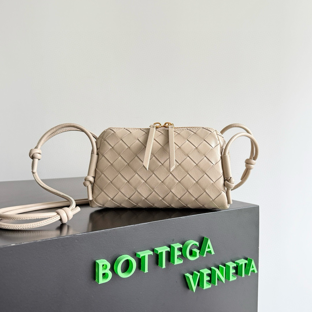 보테가 베네타 콘서트 파우치