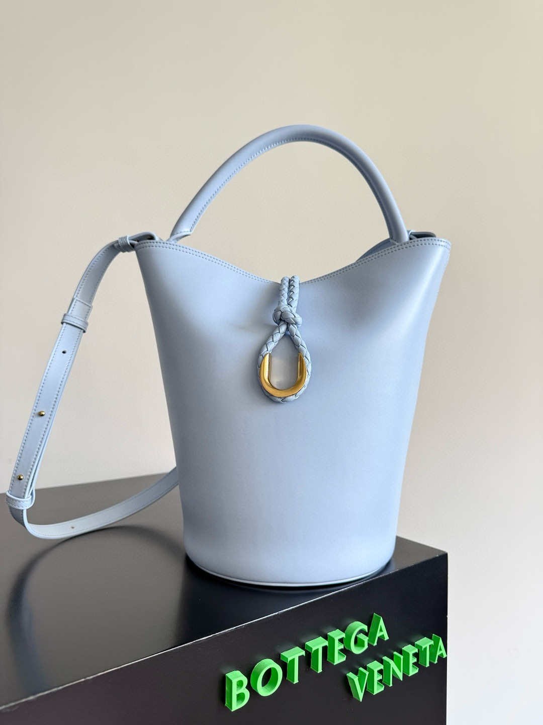 보테가 베네타 리베르타 버킷 백 라지