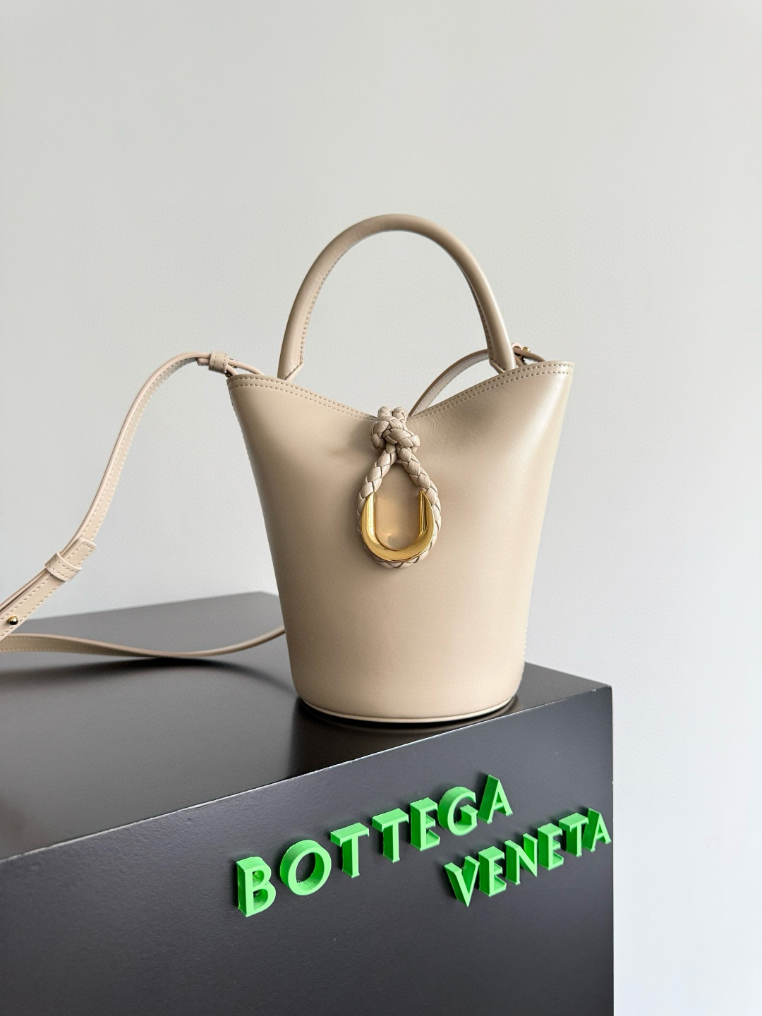보테가 베네타 리베르타 버킷 백 스몰