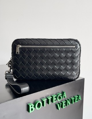 보테가 베네타 인트레치아토 스몰 파우치 위드 손목 스트랩