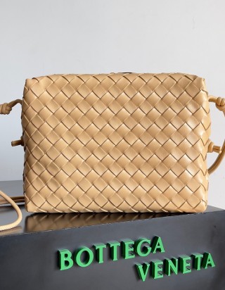 보테가 베네타 루프 카메라 백