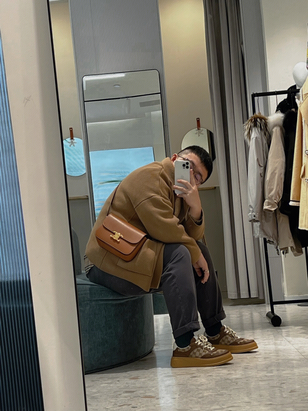 셀린느 클래식 트리옹프 백 미디움