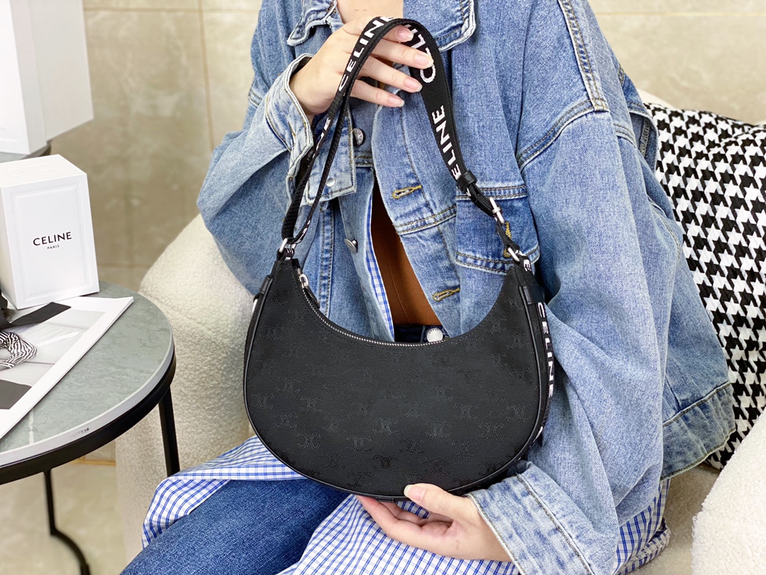 셀린느 나일론 퀄팅 아바 백