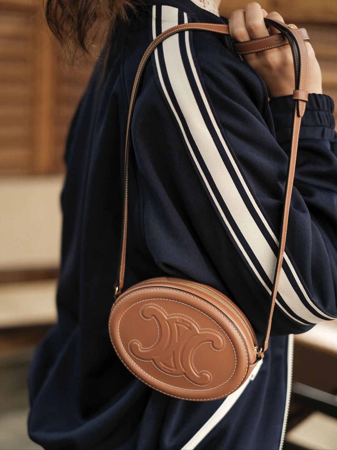 셀린느 오벌 펄스 퀴르 크로스 비치 백