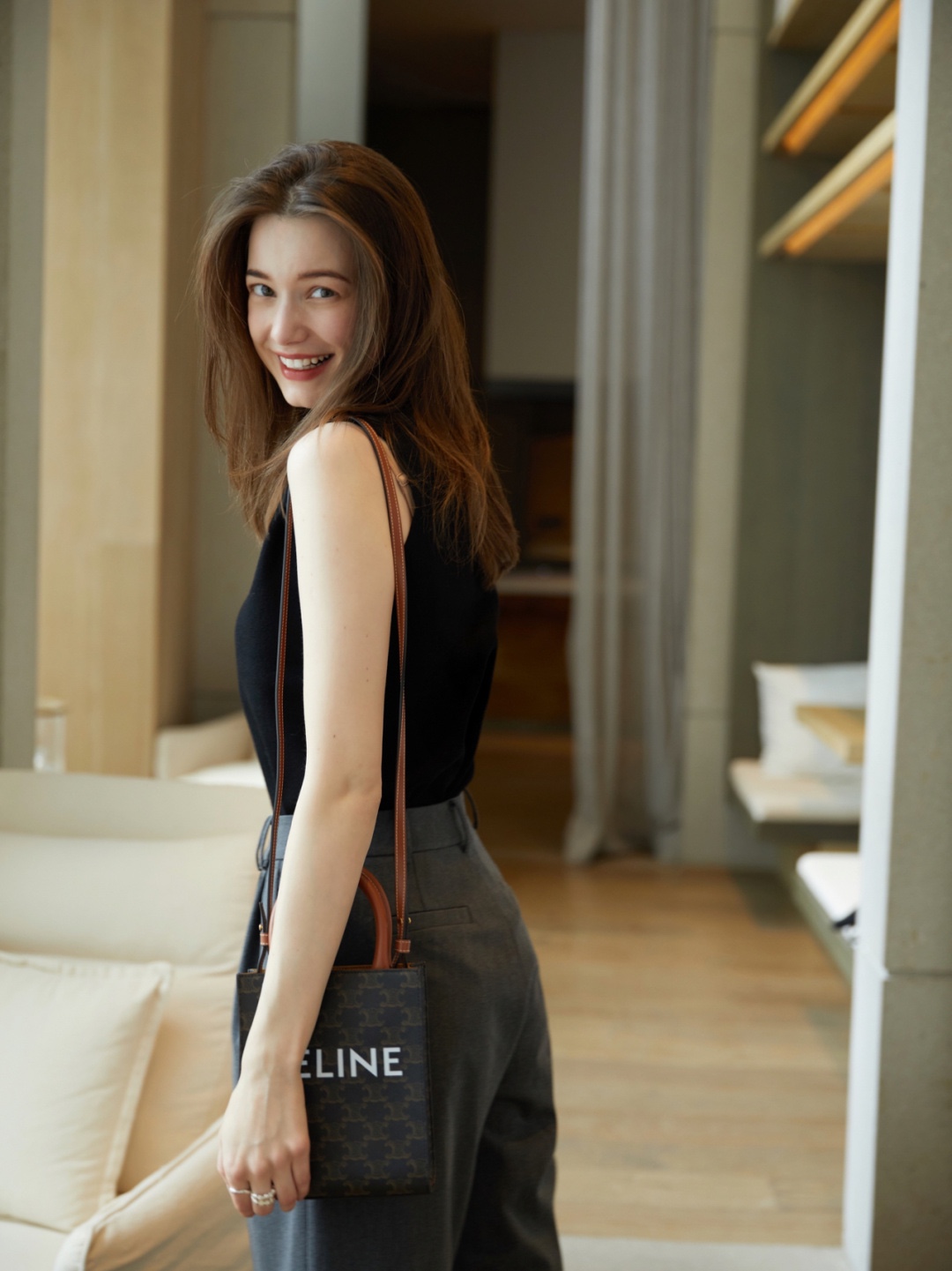 셀린느 트리옹프 미니 버티컬 카바스 백