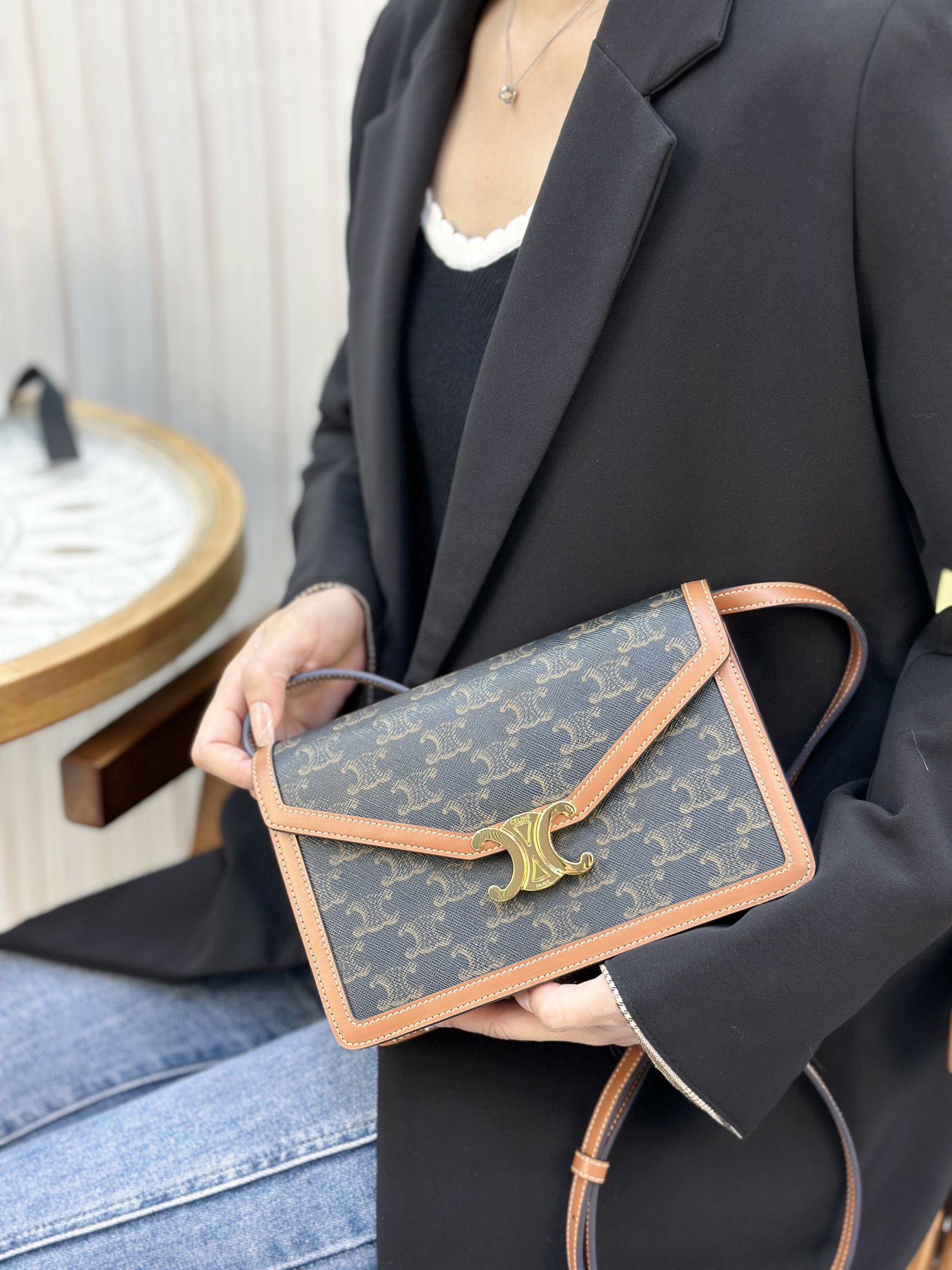 셀린느 엔벨로프 트리옹프