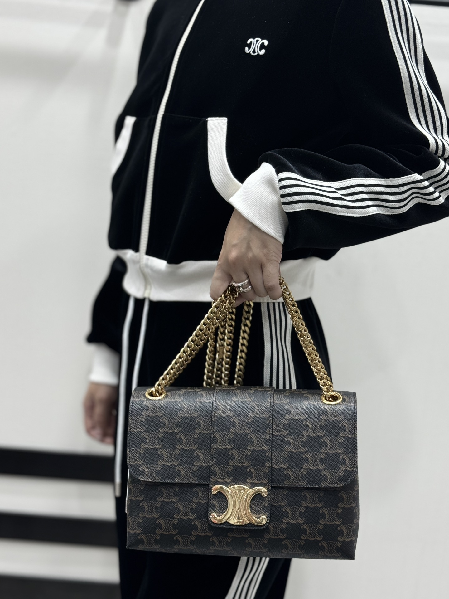 셀린느 빅투아르 백 미디움 트리옹프