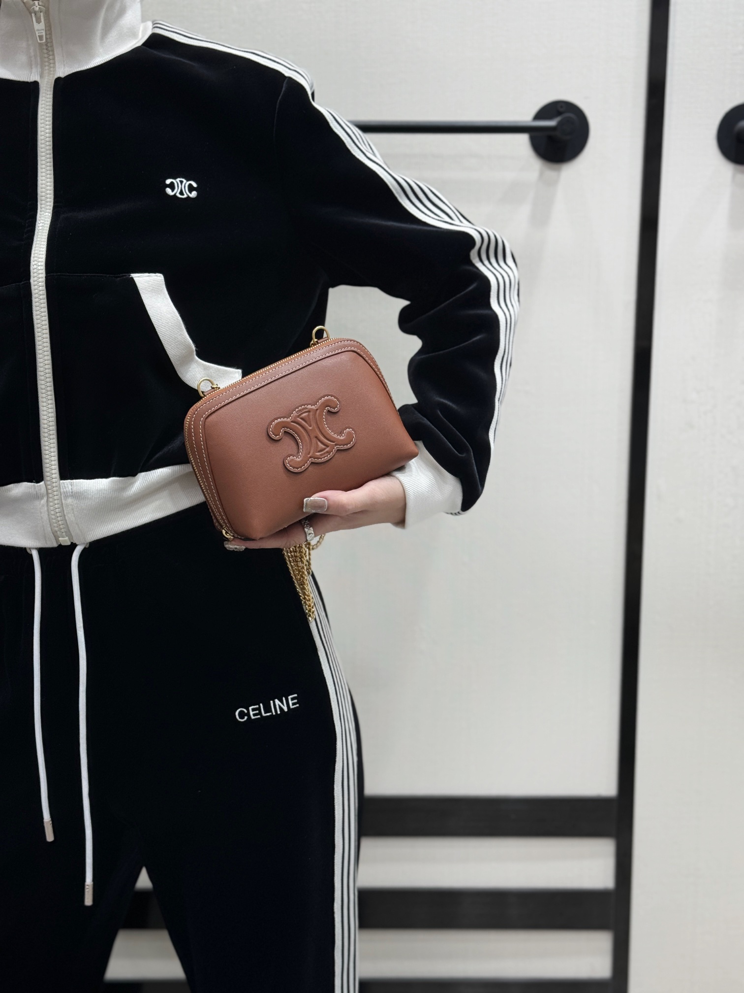 셀린느 클러치 온 체인 레더