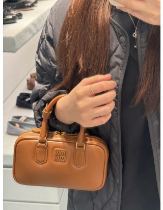 미우미우 아르카디 백 미니