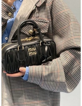 미우미우 아르카디 마테라세 나파 가죽 백 스몰