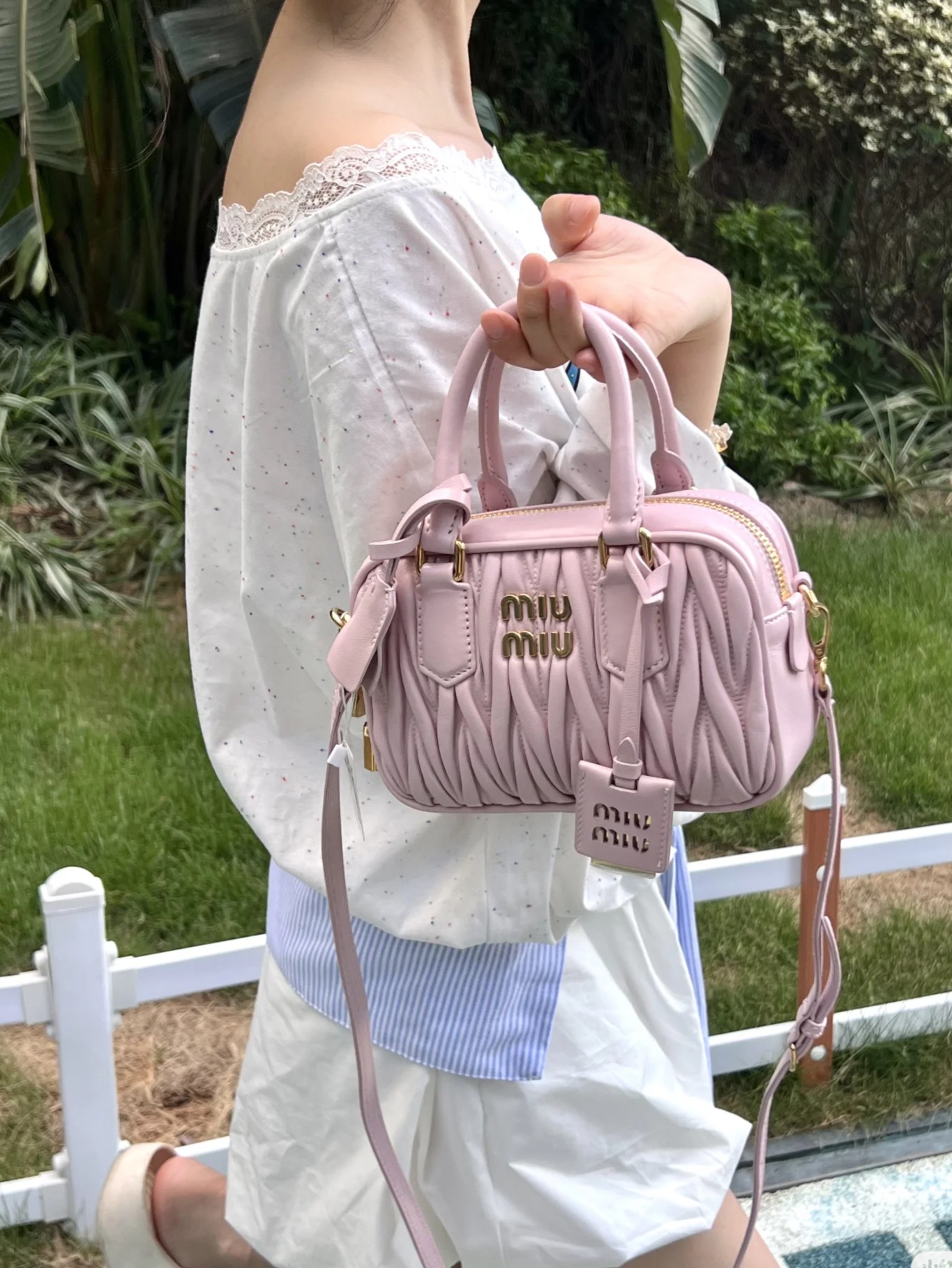 미우미우 아르카디 마테라쎄 나파 가죽 백 스몰