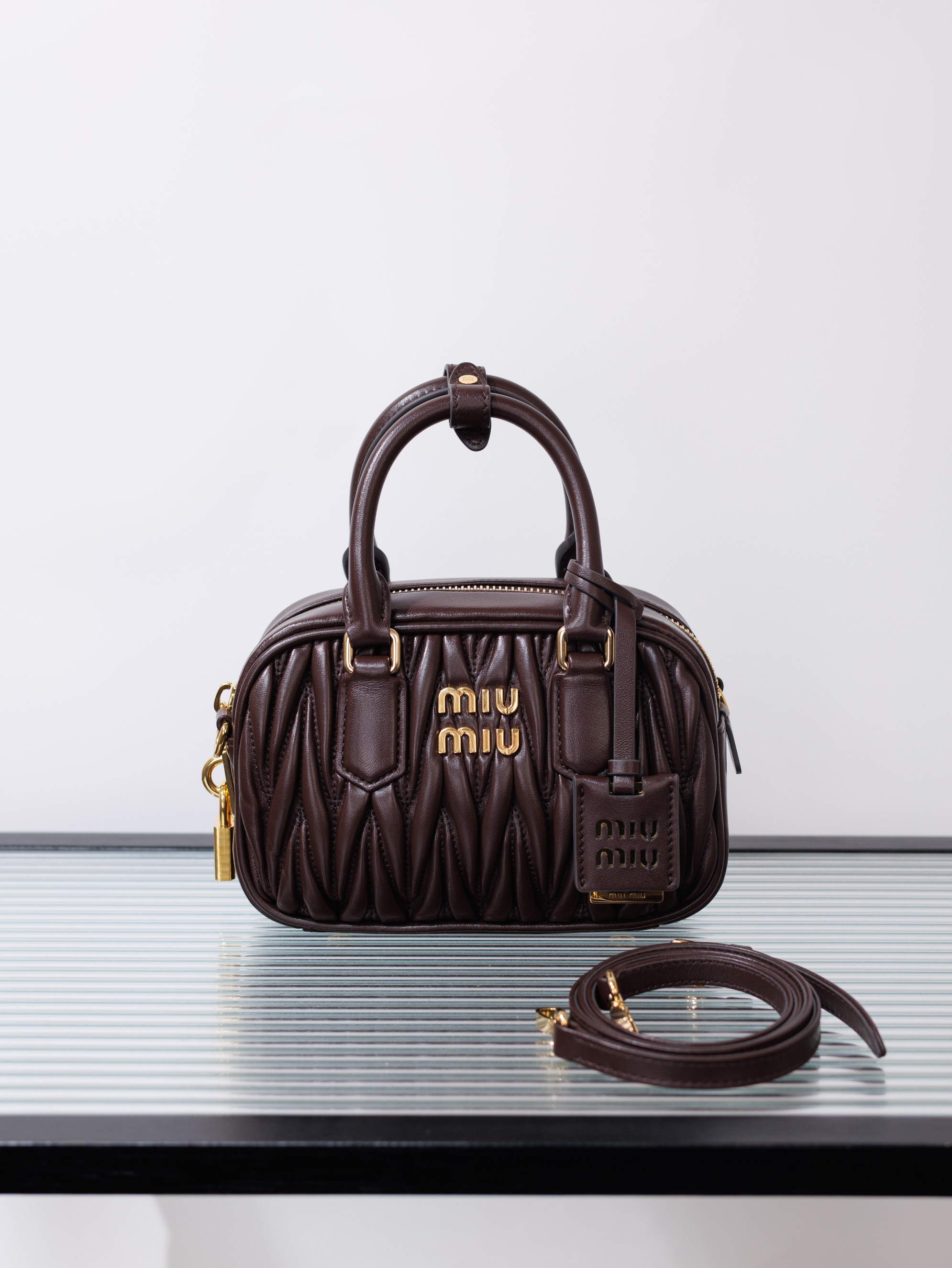 미우미우 아르카디 마테라쎄 나파 가죽 백 스몰