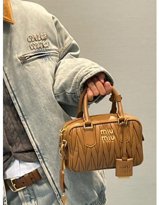 미우미우 아르카디 마테라쎄 나파 가죽 백 스몰
