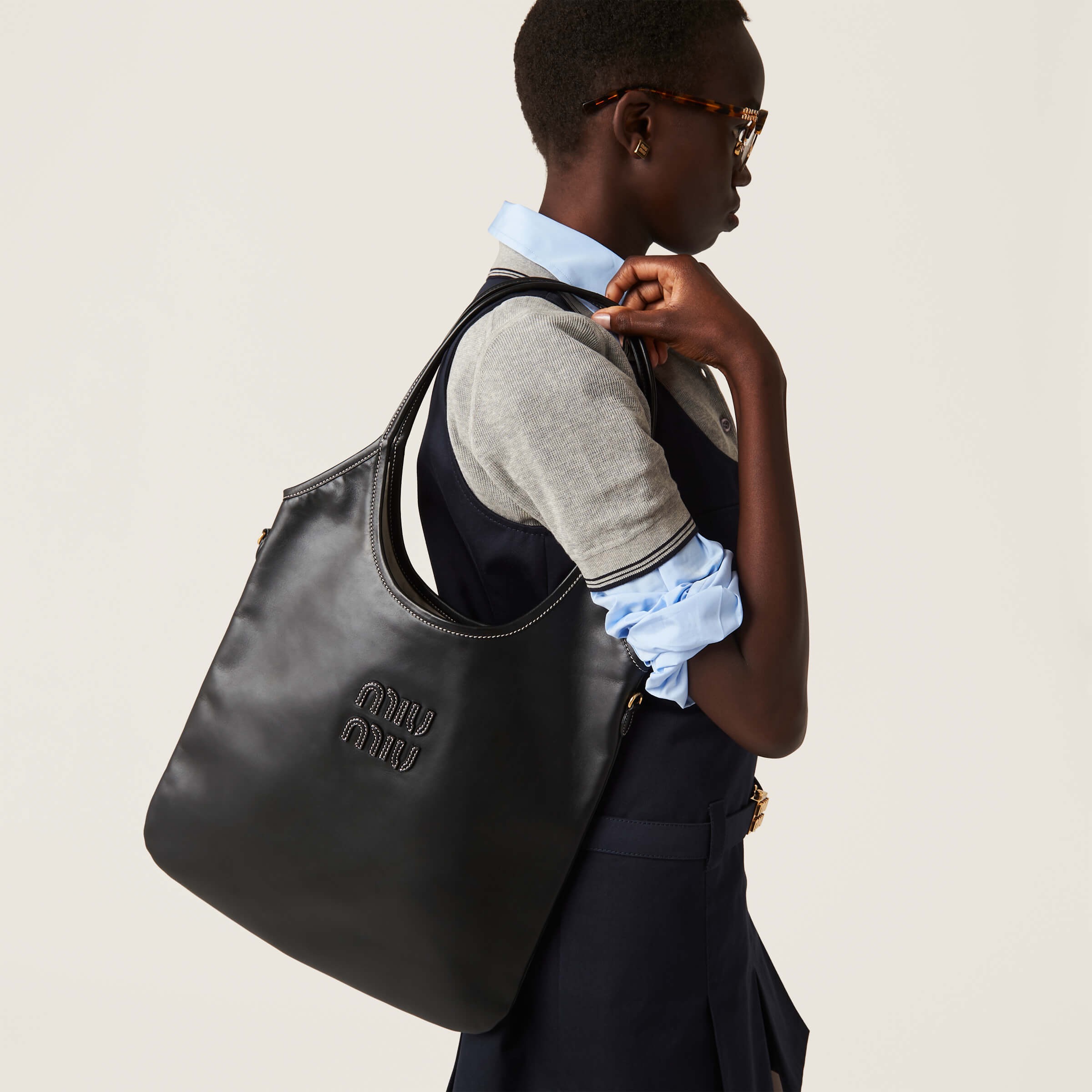 미우미우 아이비 캔버스 토트 백 라지