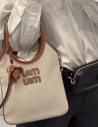 미우미우 아이비 캔버스 토트 백 스몰