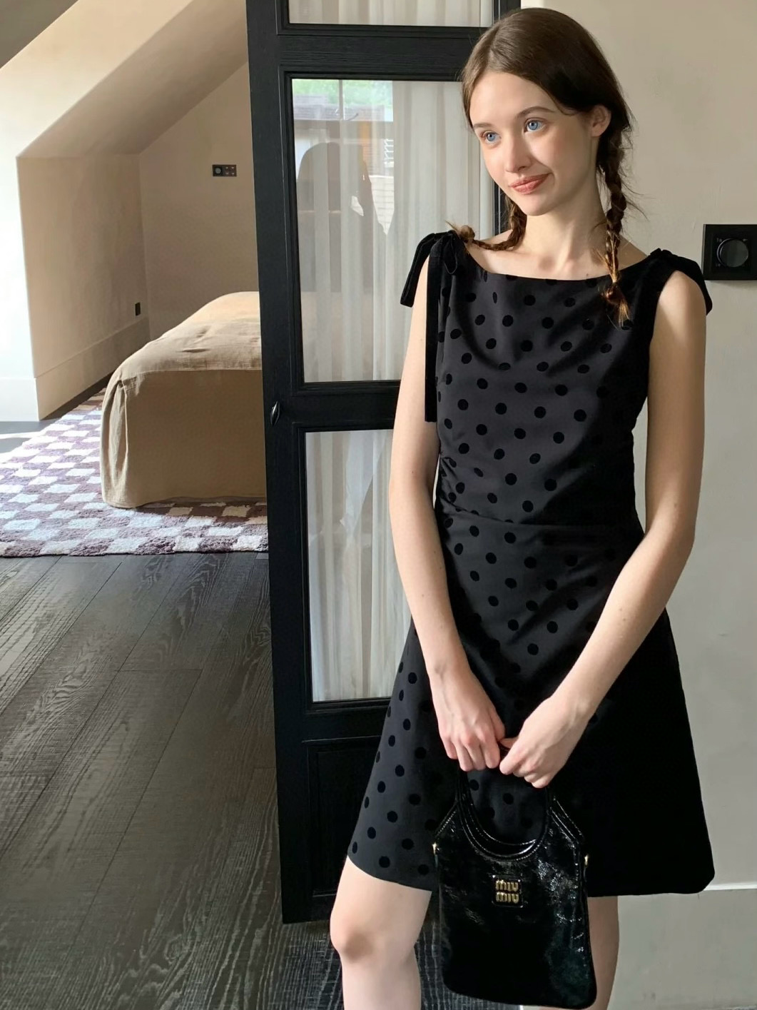 미우미우 아이비 캔버스 토트 백 스몰