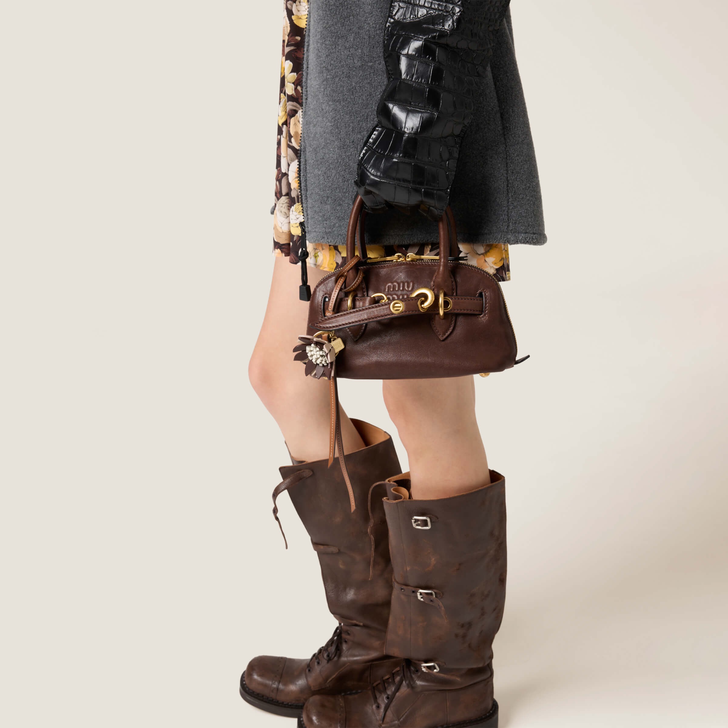 미우미우 아방뛰르 토트백 미니