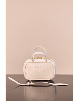 미우미우 레더 마이크로 보 백