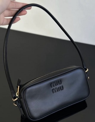 미우미우 소프트 파우치 미니 백 스몰