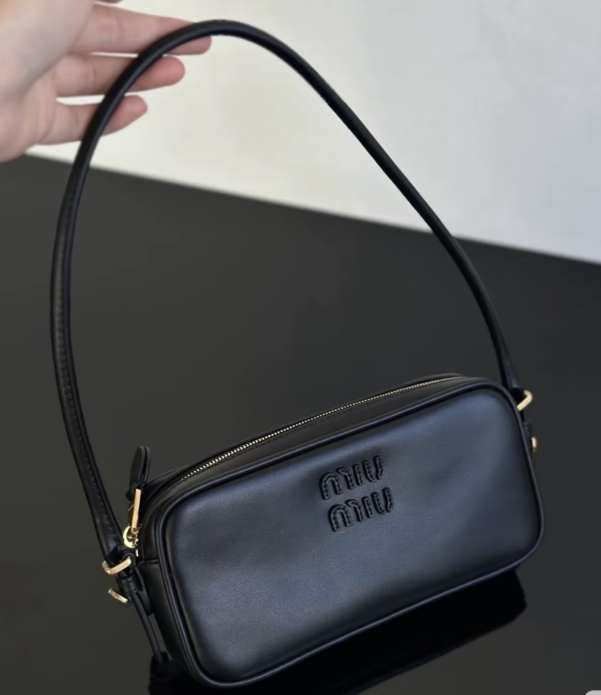 미우미우 소프트 파우치 미니 백 스몰