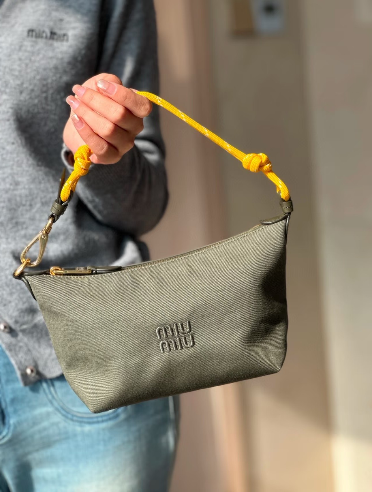 미우미우 게버딘 파우치